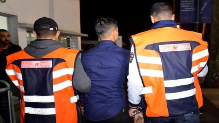 نصب على ازيد من أربع وكالات لكراء السيارات.. أمن مرتيل يطيح بموظف جماعي "مزور" 5 نصب على ازيد من أربع وكالات لكراء السيارات.. أمن مرتيل يطيح بموظف جماعي “مزور”