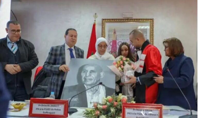 في مناقشة رسالته للدكتوراه في الاقتصاد … طالب يكرم أستاذه الراحل