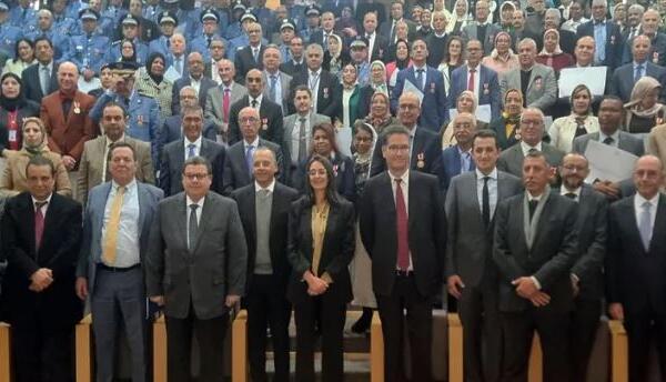 وزارة الاقتصاد والمالية توشح موظفيها المنعم عليهم بأوسمة ملكية