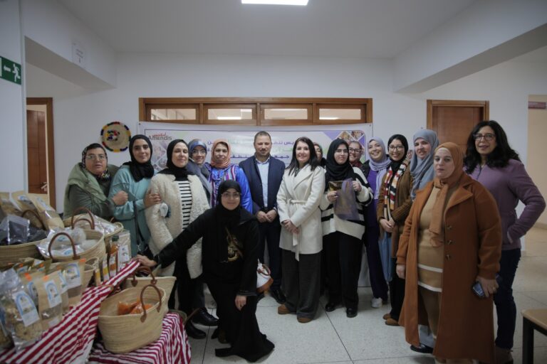 أمانديس تنظم الدورة الثالثة لمعرض "البيع التضامني" بمقراتها في تطوان وطنجة 4 أمانديس تنظم الدورة الثالثة لمعرض “البيع التضامني” بمقراتها في تطوان وطنجة