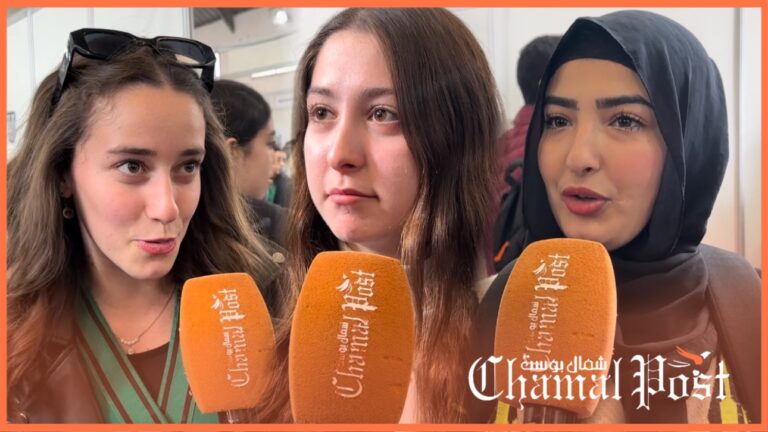 عشرات الطلبة يزورون في هذه الأثناء رواق الملتقى الثامن للجامعات الإسبانية بالمغرب