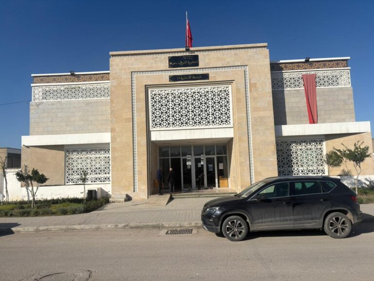 هل انتقلت البلطجة الى صفوف بعض الموظفين بمقاطعة مغوغة؟..موظفة "شبيرا" تهدد المواطنين 2 هل انتقلت البلطجة الى صفوف بعض الموظفين بمقاطعة مغوغة؟..موظفة “شبيرا” تهدد المواطنين