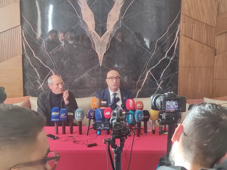 طنجة..وزير سابق يطالب وزير الداخلية بتدخل عاجل للوقوف على اختلالات بناء ملعب البادل