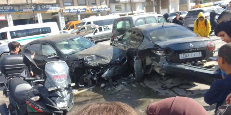 “سيارة طائشة” تخلف 11 مصابا وتصدم 8 مركبات بشارع حيوي في طنجة