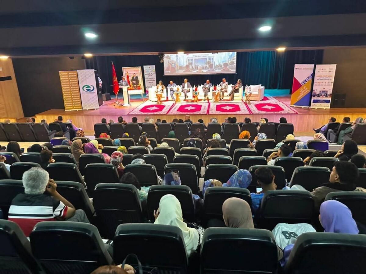 من طانطان قلب الصحراء المغربية.. نصرة بنعمار تطرح رؤية المرصد المتوسطي لمواجهة التضليل الإعلامي 2 1000387166