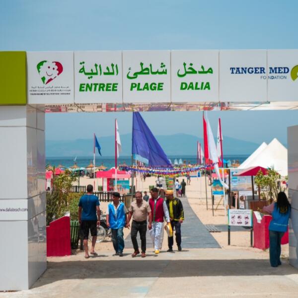 مؤسسة طنجة المتوسط تواصل تأهيل شاطئ الدالية وتعزز التزامها بحماية البيئة والتنمية المحلية