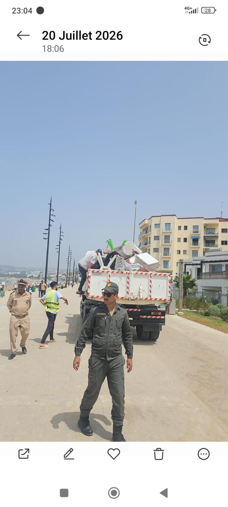 بتعليمات صارمة من والي الجهة.. أكبر حملة لتحرير الملك العمومي البحري بمحج محمد السادس بطنجة 7 بتعليمات صارمة من والي الجهة.. أكبر حملة لتحرير الملك العمومي البحري بمحج محمد السادس بطنجة